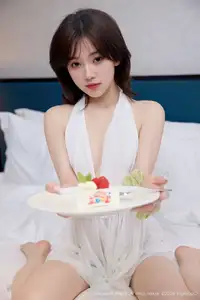 XiuRen No.10584: Zhi Zhi's Alluring Elegance in a Chic White Mini Dress - image 23
