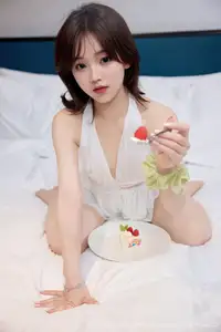 XiuRen No.10584: Zhi Zhi's Alluring Elegance in a Chic White Mini Dress - image 0