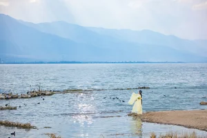 Ethereal Grace of Wan Jiang Ting in YiTuYu Art Language Vol.8851 by the Lake - image 4