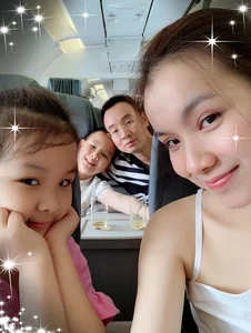 Phuong Nhi’s Wedding: A Look at the Trend of Beauty Queens Embracing Early Marriage - image 3