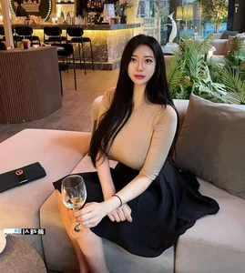 Korean Social Media Sensation: The Rise of Viral Influencers and Modern Beauty Trends - image 4