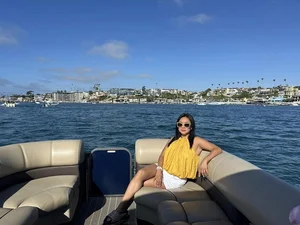 Celebrity Vacation Aesthetics: Embracing Curvaceous Elegance and High-End Resort Fashion Trends - image 3