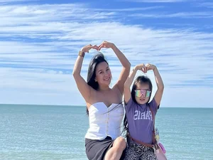 Celebrity Vacation Aesthetics: Embracing Curvaceous Elegance and High-End Resort Fashion Trends - image 5