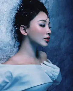 Toc Tien Transforms into a Magnificent 'Snow Princess' Enchanting Art Photo Set for Fandom - image 3