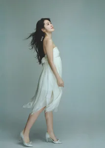 Airi Suzuki Eien 2010-2017: A Career-Defining Photo Retrospective - image 12