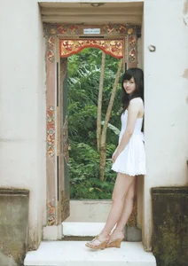 Airi Suzuki Eien 2010-2017: A Career-Defining Photo Retrospective - image 27