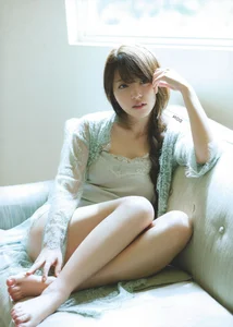 Airi Suzuki Eien 2010-2017: A Career-Defining Photo Retrospective - image 15