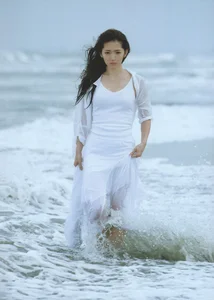 Airi Suzuki Eien 2010-2017: A Career-Defining Photo Retrospective - image 1