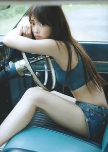 Airi Suzuki Eien 2010-2017: A Career-Defining Photo Retrospective - image 2
