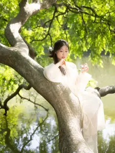 Qiu Qiu: Gentle Grace in Nature - Inspiring YiTuYu Vol.8828 Collection - image 6