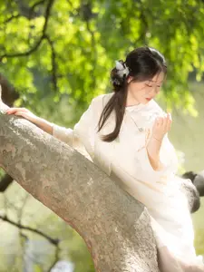 Qiu Qiu: Gentle Grace in Nature - Inspiring YiTuYu Vol.8828 Collection - image 2