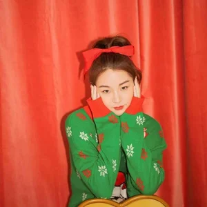 Thai Social Media Icon Captivates 5 Million Fans with Sophisticated New Look - image 0