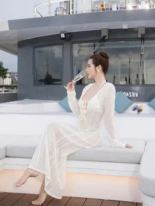 Chic Birthday Style: Former Hanoi Hot Girl Stuns in a Daring and Sophisticated Outfit - image 3