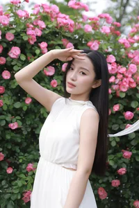 Contemporary Charm: YiTuYu Art Language Vol.6924 Featuring Jing Zi Jinns - image 3