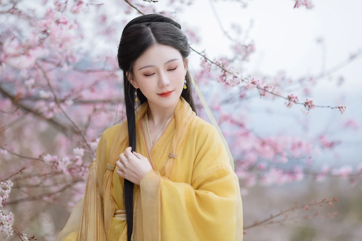 Artistic Portraiture: YiTuYu Art Language Vol.6879 Featuring Xu Jin Huan