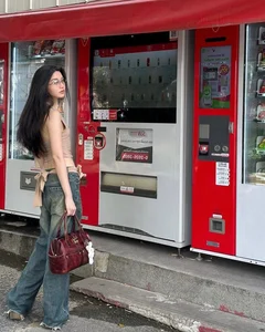 The Captivating Charm of Saigon’s Internet Goddess: A Journey of Beauty - image 0
