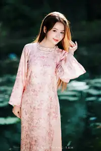 Vietnamese Charm: Elegant Beauty in Pink Traditional Attire - image 7