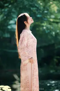 Vietnamese Charm: Elegant Beauty in Pink Traditional Attire - image 5