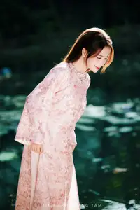 Vietnamese Charm: Elegant Beauty in Pink Traditional Attire - image 1