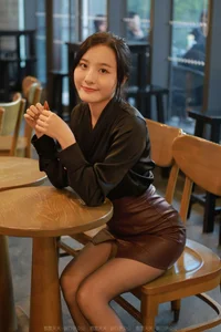IESS Wanping Brown Leather Skirt Fashion Photography Collection - image 2