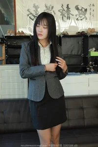 Sophisticated Style in IESS No.1633 featuring Wan Ping - image 0