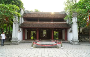 Discovering the Ancient Royal Stone Beds of King Dinh Tien Hoang Temple in Ninh Binh - image 5