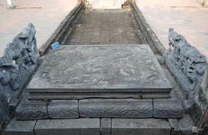 Discovering the Ancient Royal Stone Beds of King Dinh Tien Hoang Temple in Ninh Binh - image 11