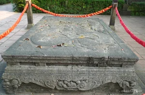 Discovering the Ancient Royal Stone Beds of King Dinh Tien Hoang Temple in Ninh Binh - image 10