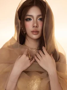 Stunning Egyptian Goddess Transformation: A Captivating Beauty Gallery of Modern Elegance - image 0