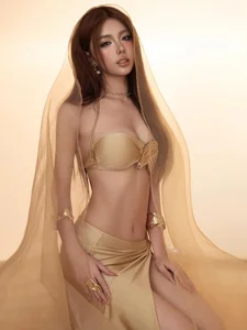 Stunning Egyptian Goddess Transformation: A Captivating Beauty Gallery of Modern Elegance - image 6