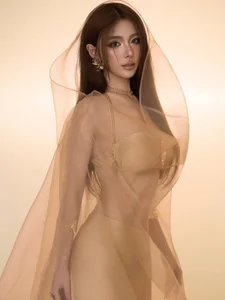 Stunning Egyptian Goddess Transformation: A Captivating Beauty Gallery of Modern Elegance - image 2
