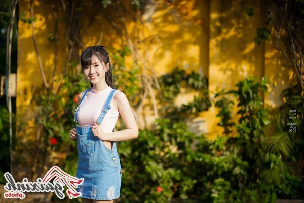 The Radiant Charm of Hue Chau: Exploring the Captivating Style of a Social Media Sensation