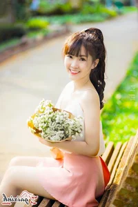 The Radiant Charm of Hue Chau: Exploring the Captivating Style of a Social Media Sensation - image 5