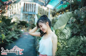 The Radiant Charm of Hue Chau: Exploring the Captivating Style of a Social Media Sensation - image 2