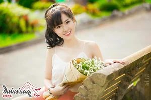The Radiant Charm of Hue Chau: Exploring the Captivating Style of a Social Media Sensation - image 13