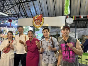 Tiết Cương and Wife Enjoy Romantic Getaway with Friends After Addressing Recent Rumors Involving Cát Tường - image 2