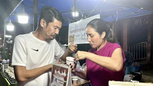 Tiết Cương and Wife Enjoy Romantic Getaway with Friends After Addressing Recent Rumors Involving Cát Tường - image 0