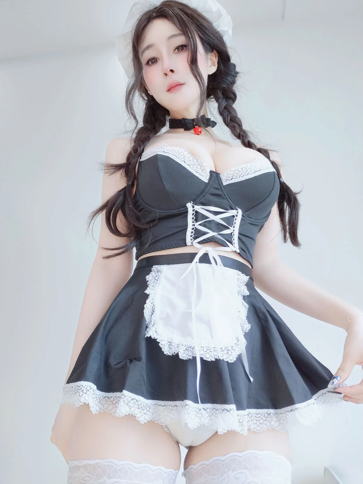 The Enchanting Charm of BaiYin81 in Her Artful Self-Portrait Vol.97