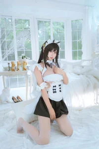 Stunning Azur Lane Indomitable Maid Cosplay by Meng Ya Er o0 – Elegant Anime Inspired Photoshoot Collection - image 10