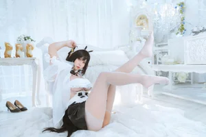 Stunning Azur Lane Indomitable Maid Cosplay by Meng Ya Er o0 – Elegant Anime Inspired Photoshoot Collection - image 13