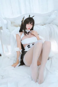 Stunning Azur Lane Indomitable Maid Cosplay by Meng Ya Er o0 – Elegant Anime Inspired Photoshoot Collection - image 5