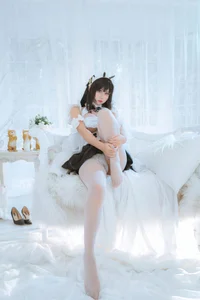 Stunning Azur Lane Indomitable Maid Cosplay by Meng Ya Er o0 – Elegant Anime Inspired Photoshoot Collection - image 6