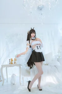 Stunning Azur Lane Indomitable Maid Cosplay by Meng Ya Er o0 – Elegant Anime Inspired Photoshoot Collection - image 8