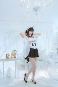 Stunning Azur Lane Indomitable Maid Cosplay by Meng Ya Er o0 – Elegant Anime Inspired Photoshoot Collection - image 14