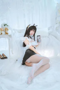 Stunning Azur Lane Indomitable Maid Cosplay by Meng Ya Er o0 – Elegant Anime Inspired Photoshoot Collection - image 0