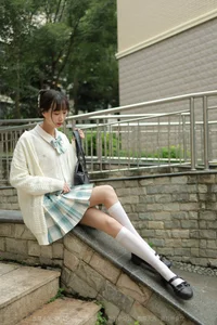IESS Tuantuan JK Uniform Gallery: Long Legs and Youthful Style - image 2
