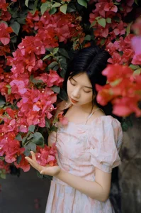 YiTuYu Art Language Vol.6836: A Visual Journey with Model Zi Qing - image 11