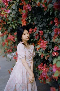 YiTuYu Art Language Vol.6836: A Visual Journey with Model Zi Qing - image 3