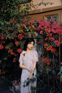 YiTuYu Art Language Vol.6836: A Visual Journey with Model Zi Qing - image 2