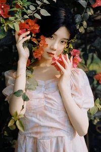 YiTuYu Art Language Vol.6836: A Visual Journey with Model Zi Qing - image 22